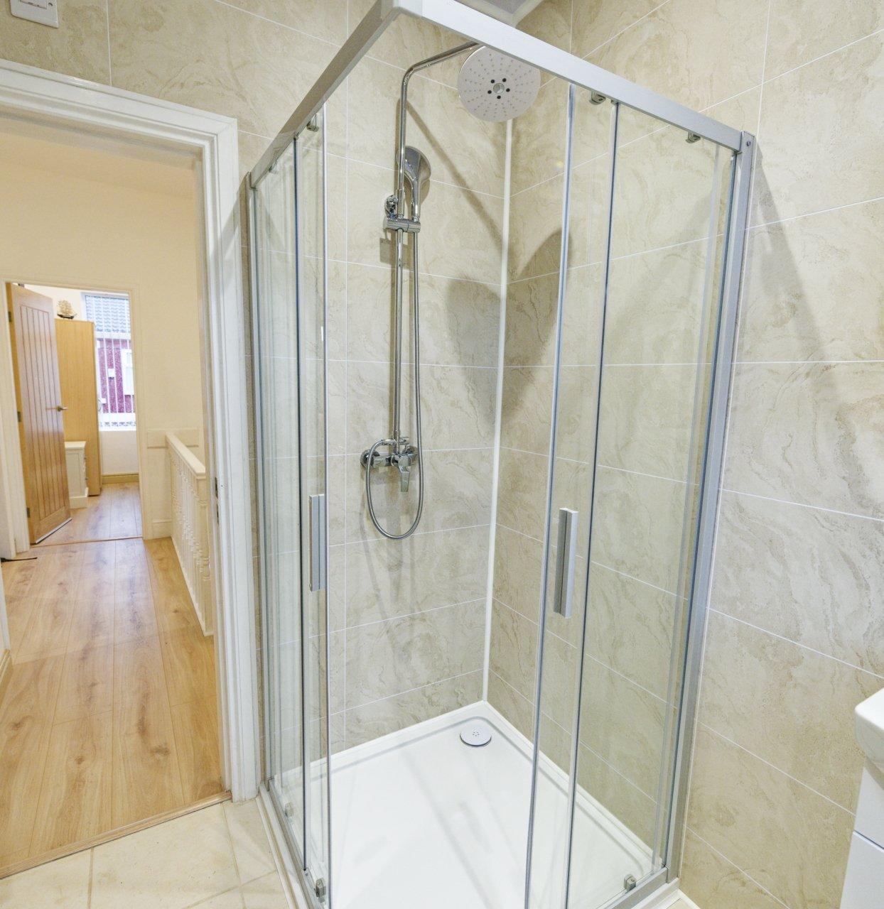 4-BR Clubmoor Home: Free Parking & Self Check-in5