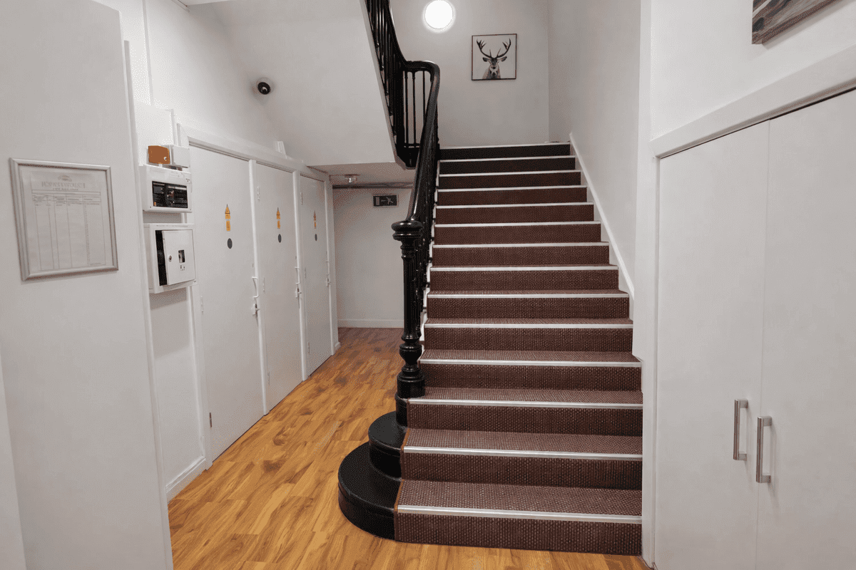 White Tulip Central 3 bedroom Duplex Loft6