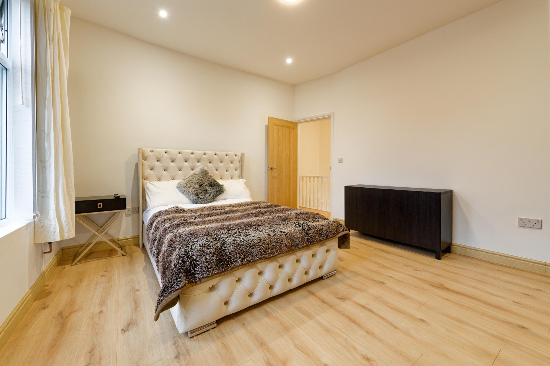 4-BR Liverpool House: Free Parking & Self Check-in6