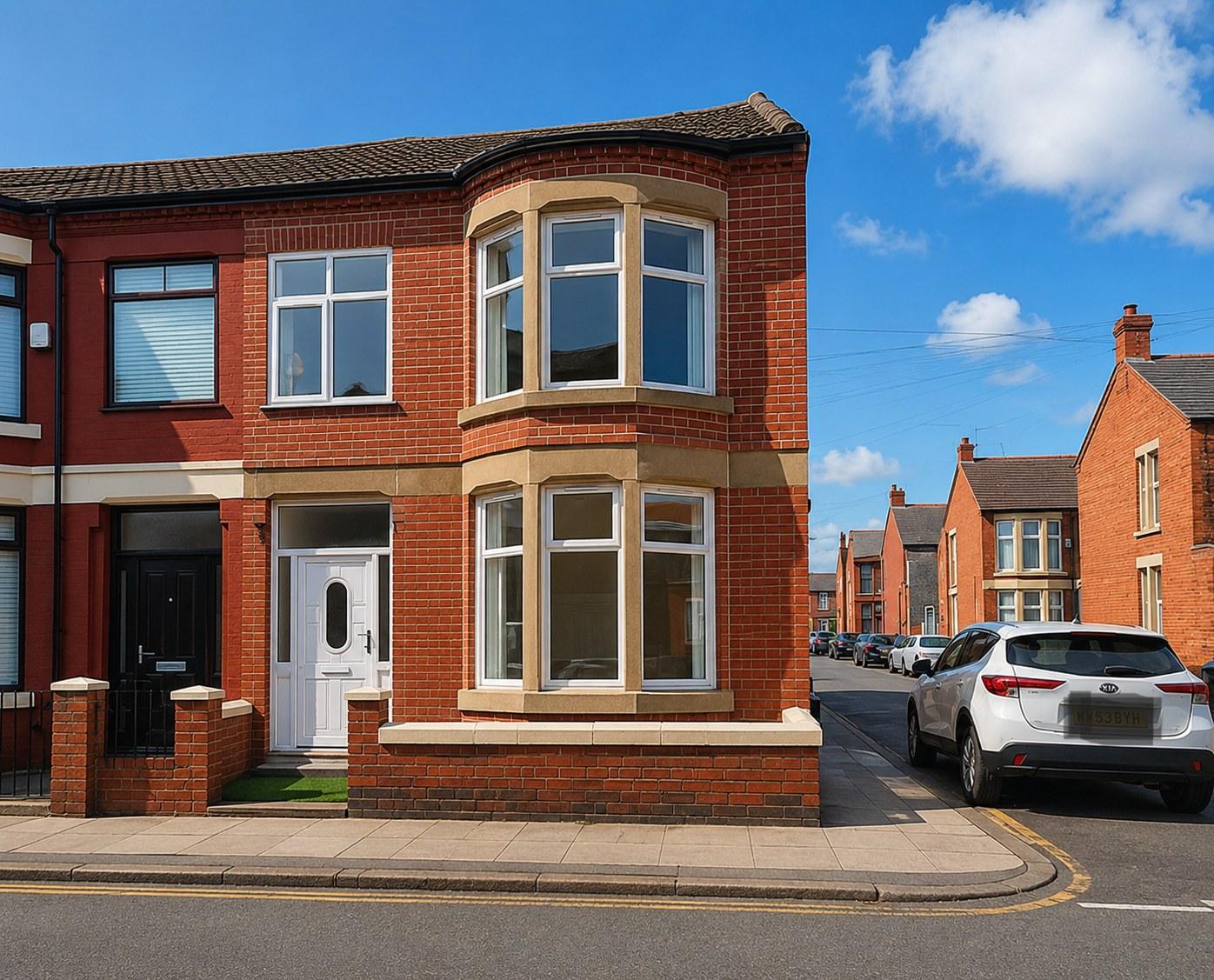 4-BR Liverpool House: Free Parking & Self Check-in