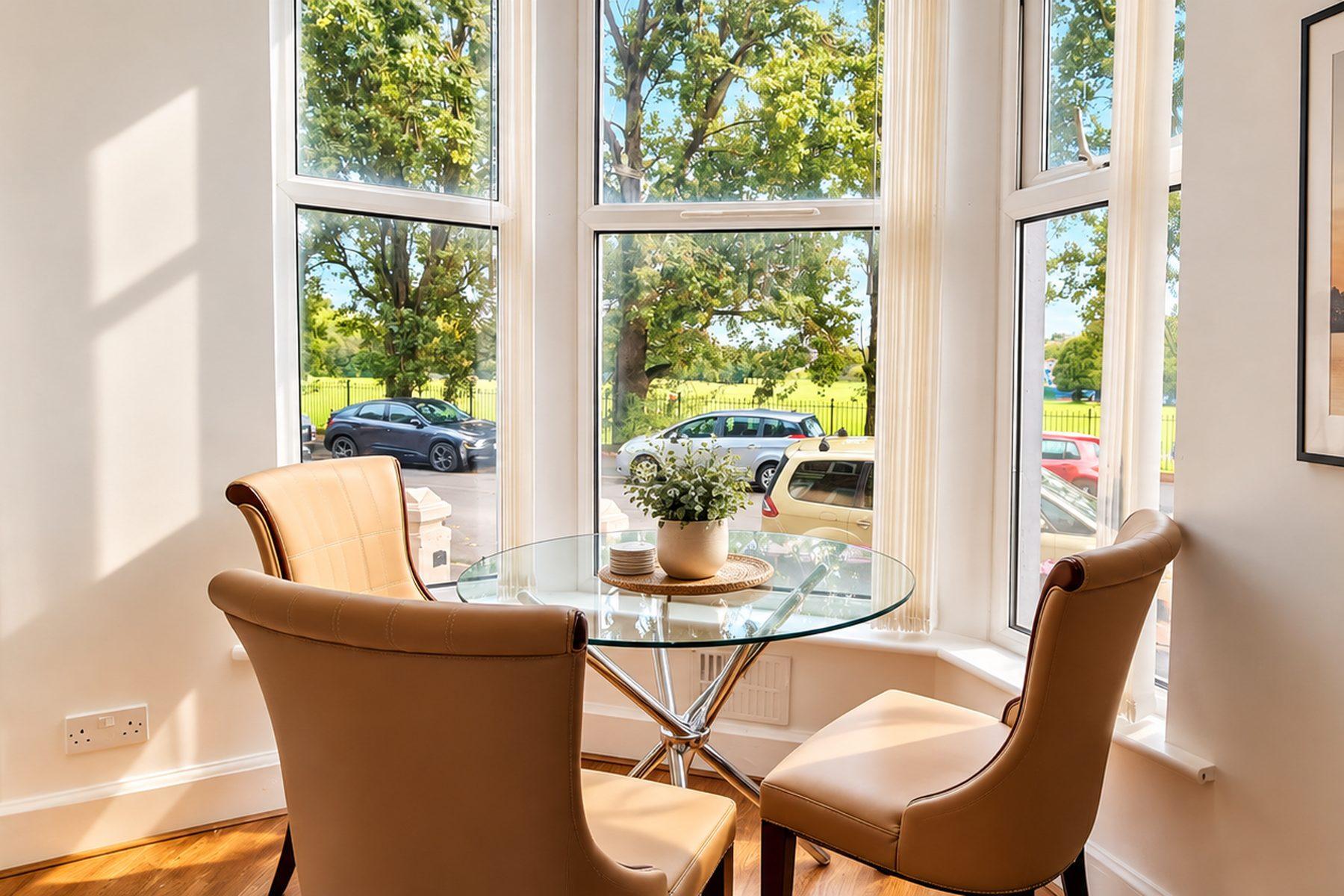 Botanic Apartment with Parking & Park Views, Quiet